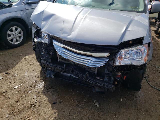 2C4RC1BG2DR547958 - 2013 CHRYSLER TOWN & COU SILVER photo 9