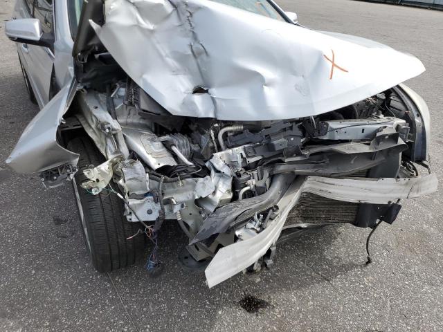 1G11C5SLXFU116736 - 2015 CHEVROLET MALIBU 1LT ვერცხლისფერი ფოტო 9