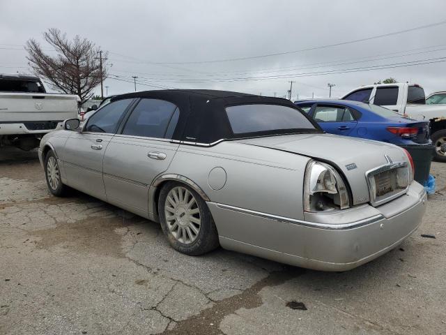 1LNHM82W43Y602781 - 2003 LINCOLN TOWN CAR S SILVER photo 3