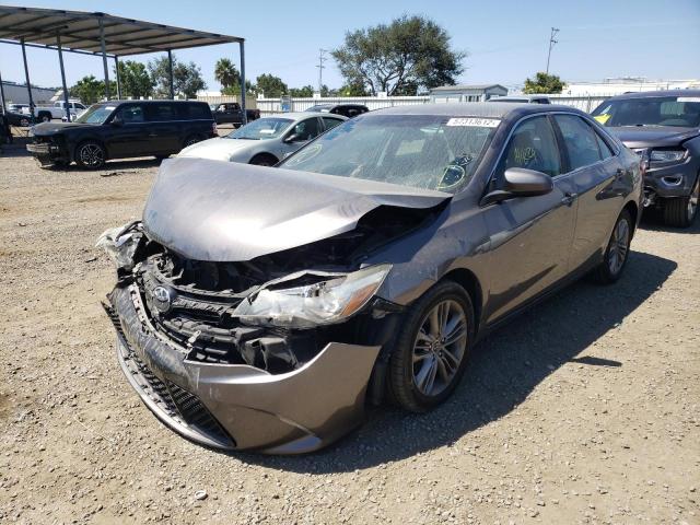 4T1BF1FK5GU175154 - 2016 TOYOTA CAMRY LE GRAY photo 2