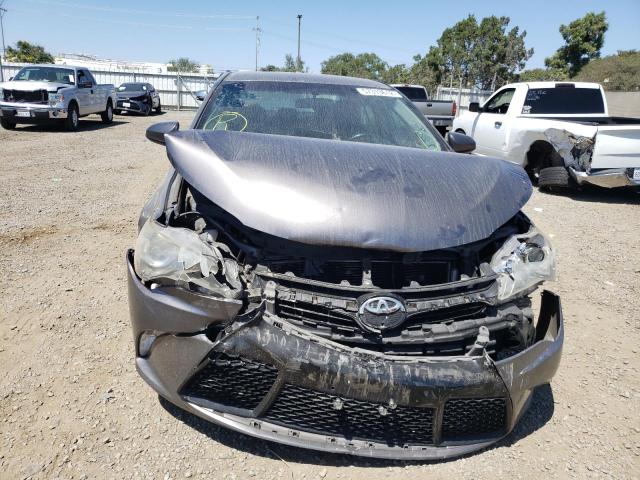 4T1BF1FK5GU175154 - 2016 TOYOTA CAMRY LE GRAY photo 9