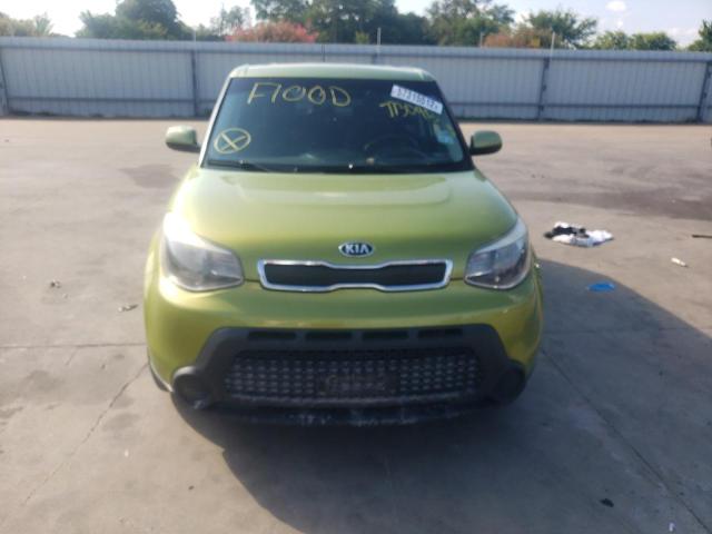 KNDJN2A27F7773095 - 2015 KIA SOUL GREEN photo 9