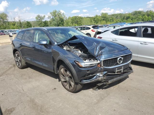 YV4102WKXL1045001 - 2020 VOLVO V60 CROSS BLUE photo 1