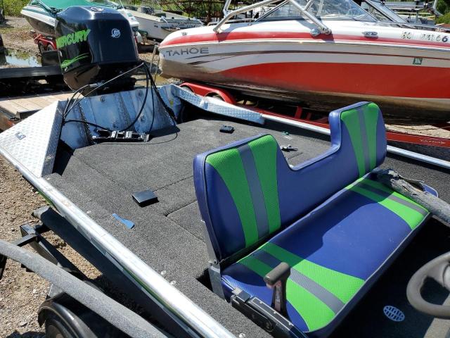 WKGJ6842H708 - 2008 WELLS CARGO BOAT SILVER photo 6