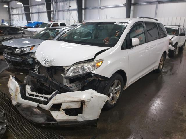 5TDKK3DC2DS308251 - 2013 TOYOTA SIENNA LE WHITE photo 2