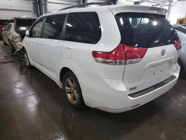 5TDKK3DC2DS308251 - 2013 TOYOTA SIENNA LE WHITE photo 3