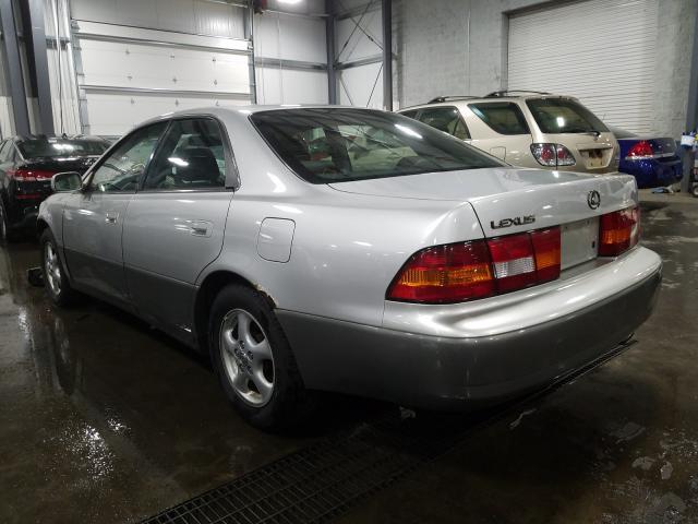 JT8BF28G7Y0259583 - 2000 LEXUS ES 300 SILVER photo 3