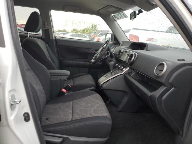 JTLZE4FEXEJ060683 - 2014 TOYOTA SCION XB WHITE photo 5