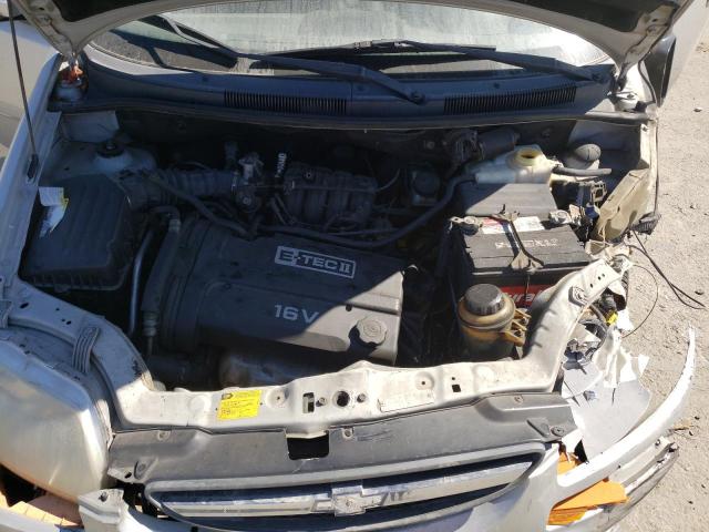 KL1TD62615B469204 - 2005 CHEVROLET AVEO BASE SILVER photo 7