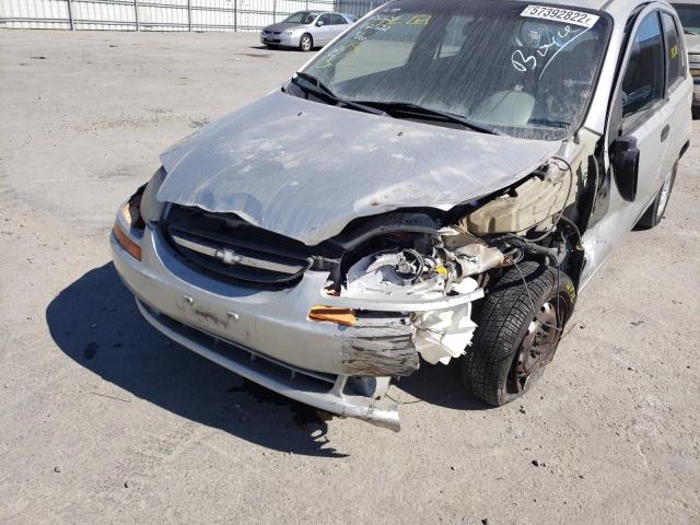 KL1TD62615B469204 - 2005 CHEVROLET AVEO BASE SILVER photo 9