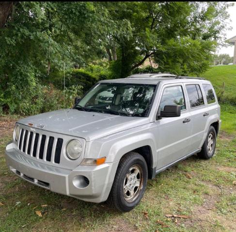 1J4FF28B89D129355 - 2009 JEEP PATRIOT SP SILVER photo 2