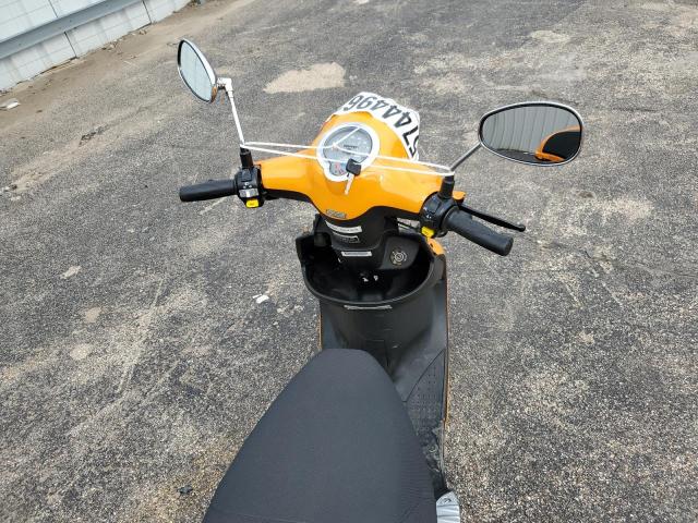 RFVPAC207K1019688 - 2019 GENUINE SCOOTER CO. BUDDY 125 ORANGE photo 5