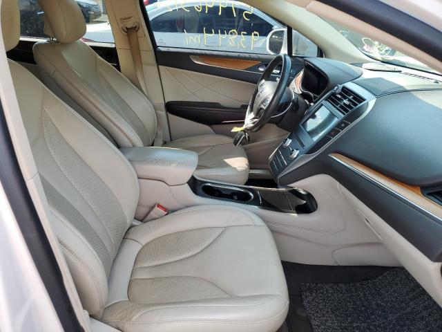 5LMCJ2D93HUL45373 - 2017 LINCOLN MKC SELECT WHITE photo 5