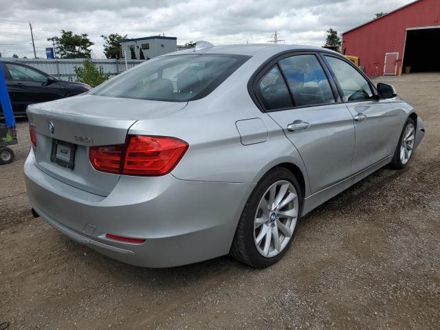 WBA3C3C5XDF978793 - 2013 BMW 320 I XDRI 白色 照片 4