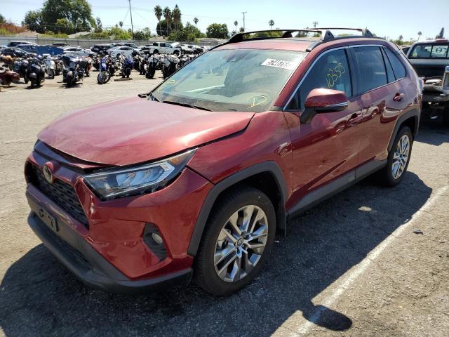 2T3C1RFV6LW060334 - 2020 TOYOTA RAV4 XLE P RED photo 2