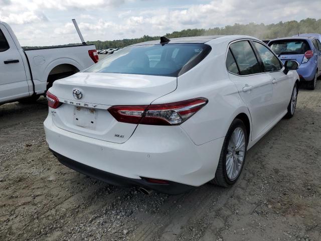 4T1BZ1HK4JU002608 - 2018 TOYOTA CAMRY XSE WHITE photo 4