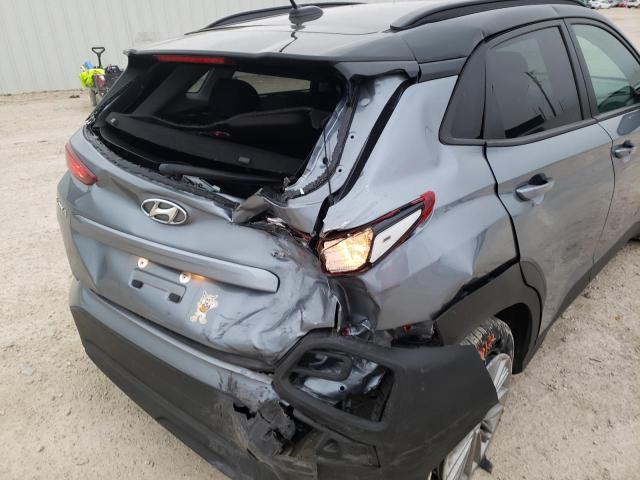 KM8K22AA6JU137293 - 2018 HYUNDAI KONA SEL GRAY photo 9