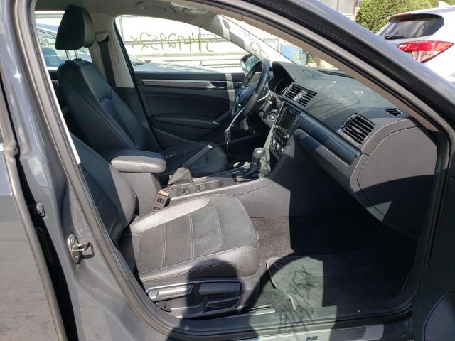 1VWDT7A34HC027638 - 2017 VOLKSWAGEN PASSAT R-L GRAY photo 5