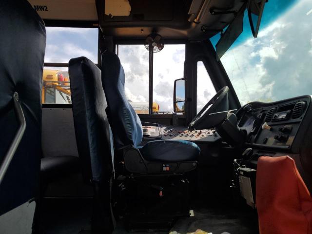 4UZABRDT5BCAU3966 - 2011 FREIGHTLINER CHASSIS B2 黄色 照片 5