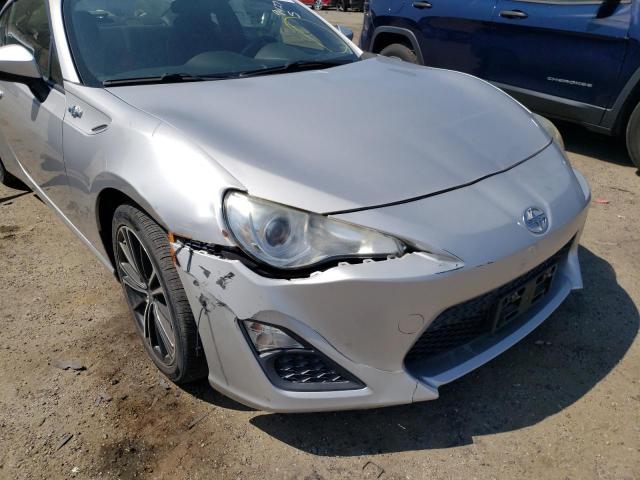 JF1ZNAA18E9700105 - 2014 TOYOTA SCION FR-S SILVER photo 9