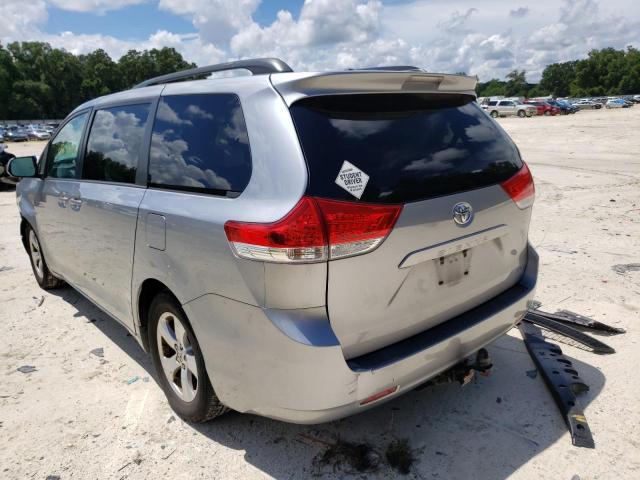 5TDKK3DC5DS349649 - 2013 TOYOTA SIENNA LE SILVER photo 3