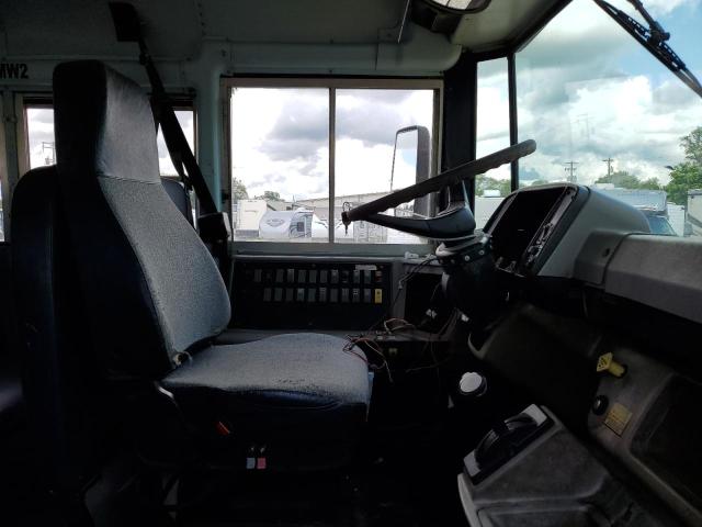 4UZAAWDC56CV28449 - 2006 FREIGHTLINER CHASSIS FS YELLOW photo 5