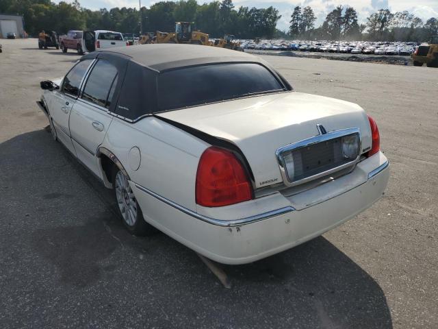 1LNHM82W13Y641716 - 2003 LINCOLN TOWN CAR S WHITE photo 3