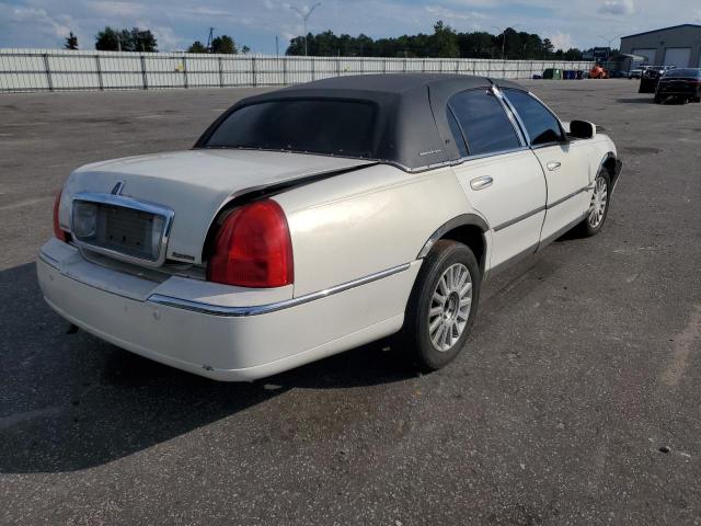 1LNHM82W13Y641716 - 2003 LINCOLN TOWN CAR S WHITE photo 4