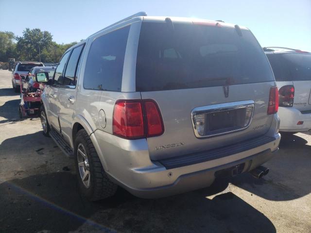 5LMFU28R74LJ03989 - 2004 LINCOLN NAVIGATOR 银色 照片 3