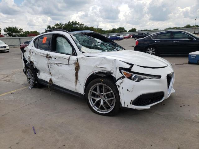 ZASFAKNN1J7C20643 - 2018 ALFA ROMEO STELVIO TI WHITE photo 1