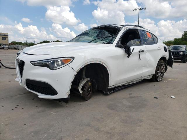 ZASFAKNN1J7C20643 - 2018 ALFA ROMEO STELVIO TI WHITE photo 2