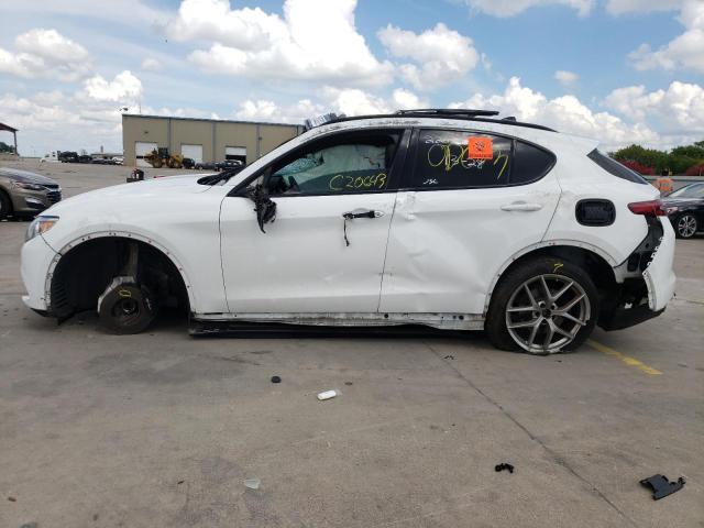 ZASFAKNN1J7C20643 - 2018 ALFA ROMEO STELVIO TI WHITE photo 9