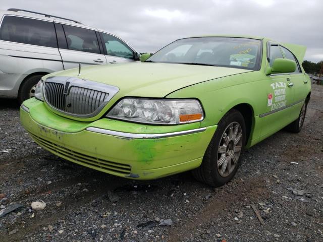 2LNHM82VX9X611940 - 2009 LINCOLN TOWNCAR GREEN photo 2