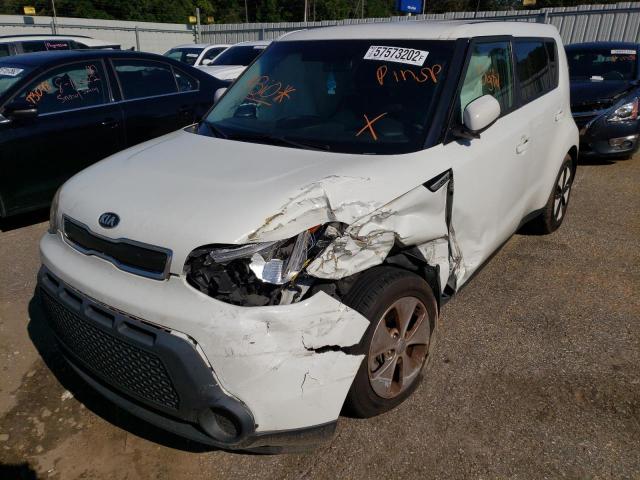 KNDJN2A29G7312143 - 2016 KIA SOUL WHITE photo 2