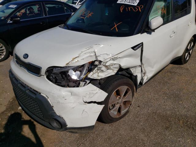 KNDJN2A29G7312143 - 2016 KIA SOUL WHITE photo 9