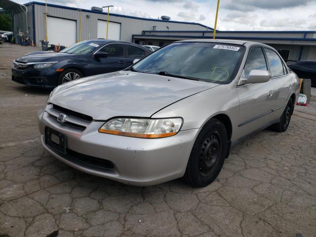 1HGCG5641XA026225 - 1999 HONDA ACCORD LX SILVER photo 2