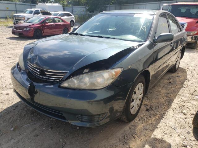 4T1BE32K95U049588 - 2005 TOYOTA CAMRY LE GRAY photo 2