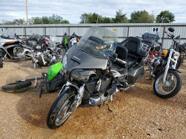 1HFSC47H5AA907038 - 2010 HONDA GL1800 GRAY photo 2