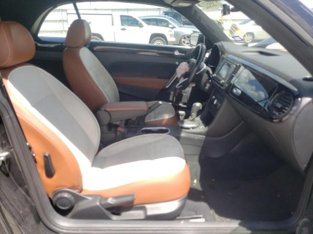 3VW517AT2HM811521 - 2017 VOLKSWAGEN BEETLE S/S 黑色 照片 5