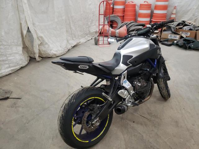 JYARM06E3GA005501 - 2016 YAMAHA FZ07 TWO TONE photo 4