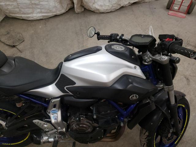 JYARM06E3GA005501 - 2016 YAMAHA FZ07 TWO TONE photo 5