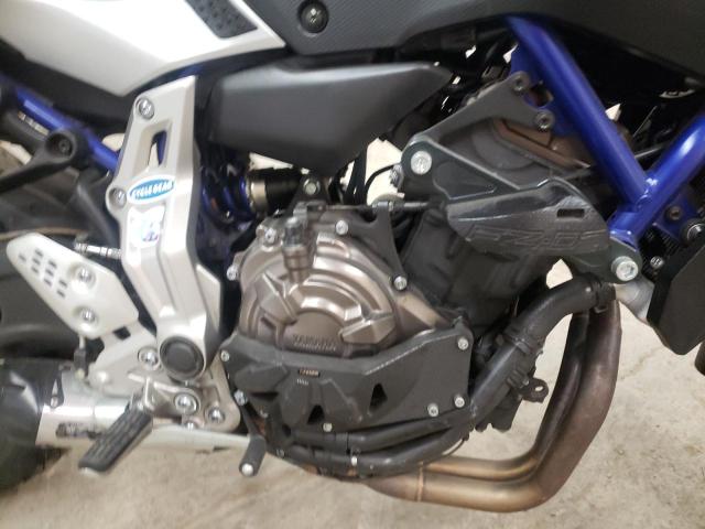 JYARM06E3GA005501 - 2016 YAMAHA FZ07 TWO TONE photo 7