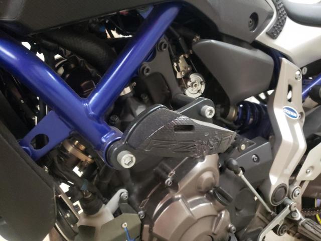 JYARM06E3GA005501 - 2016 YAMAHA FZ07 TWO TONE photo 9