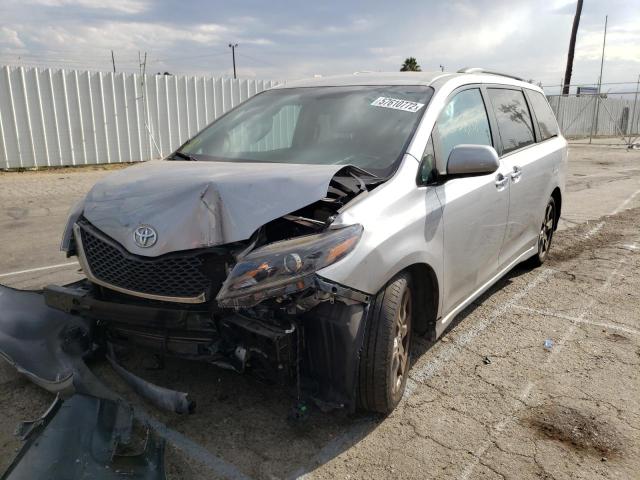 5TDXZ3DC5HS899201 - 2017 TOYOTA SIENNA SE SILVER photo 2