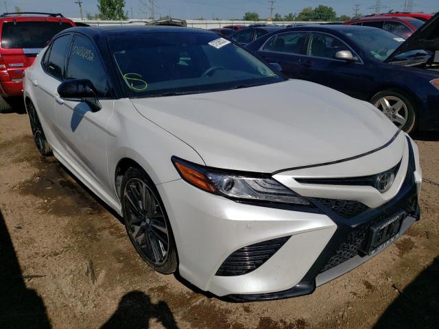 4T1BZ1HK4JU016461 - 2018 TOYOTA CAMRY XSE WHITE photo 1