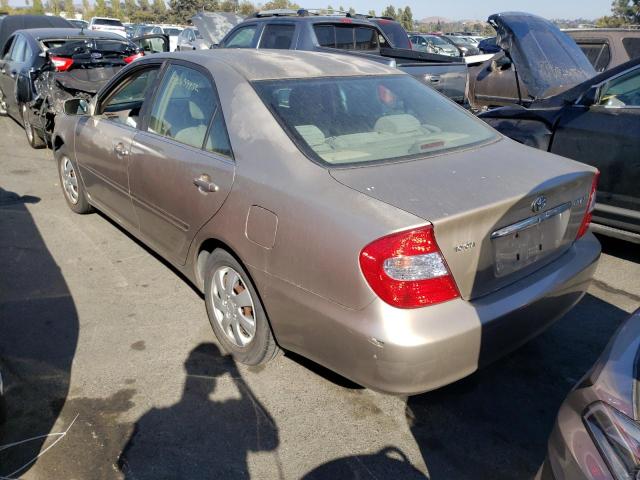 JTDBE32K420037548 - 2002 TOYOTA CAMRY LE GOLD photo 3