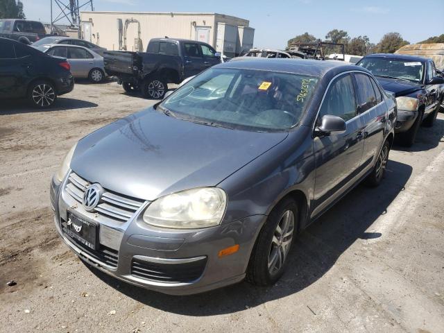 3VWDG71K05M610990 - 2005 VOLKSWAGEN NEW JETTA GRAY photo 2