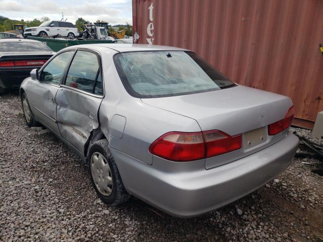 1HGCG5645YA078975 - 2000 HONDA ACCORD LX SILVER photo 3