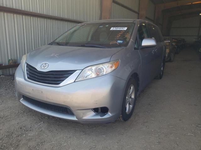 5TDKK3DC1DS341015 - 2013 TOYOTA SIENNA LE GRAY photo 2