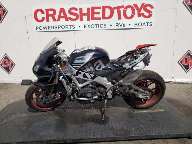 ZD4RKUB05GS000875 - 2016 APRILIA RSV4 RF BLACK photo 3